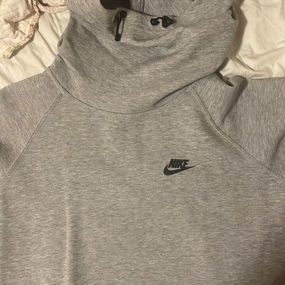 Women’s Nike Tech